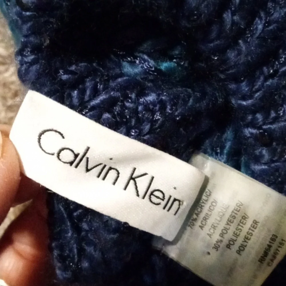 Calvin Klein NWT peacock ombre sequin beanie